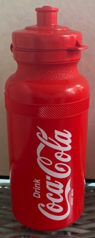 58196-1 € 4,00 coca cola bidon rood wit drink H. D..jpeg